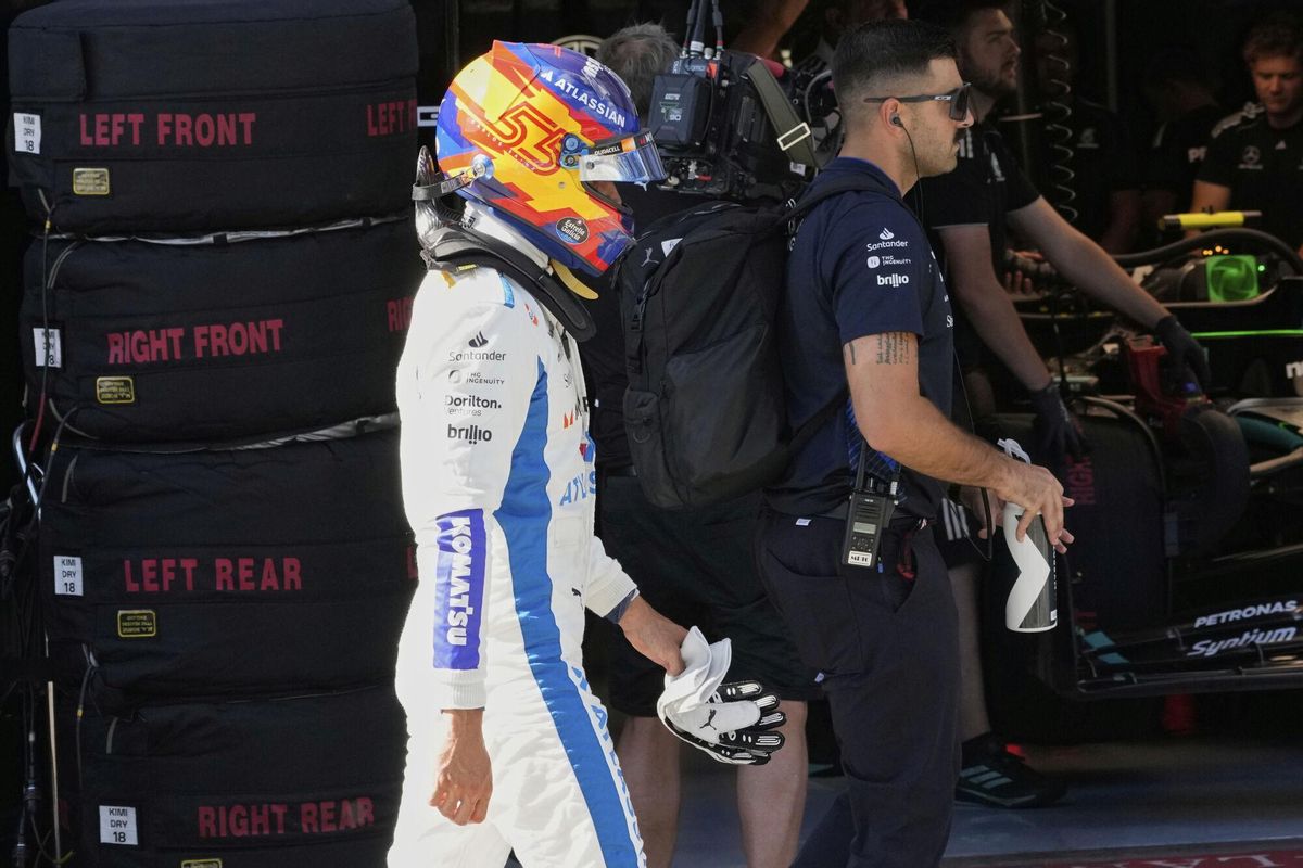 Williams driver Carlos Sainz of Spain walks through the pit lane after he failed to qupass into the next round of the qualifying at the Red Bull Ring racetrack, ahead of the Austrian Formula One Grand Prix in Spielberg, Austria, Saturday, June 28, 2025. (AP Photo/Darko Bandic pool, Pool). POOL PHOTO