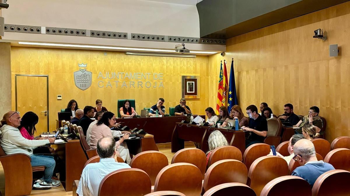 Salón de plenos con el equipo de gobierno de Catarroja.