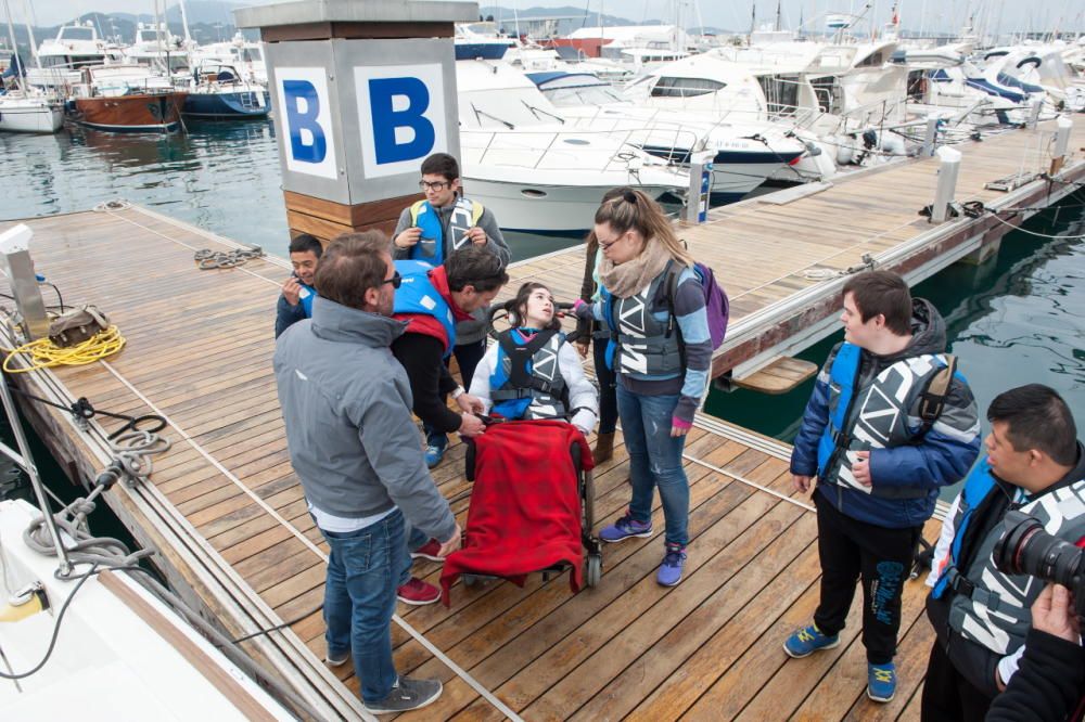 La Setmana del Mar organiza por primera vez una excursión en velero exclusiva para jóvenes con discapacidad de Apneef.