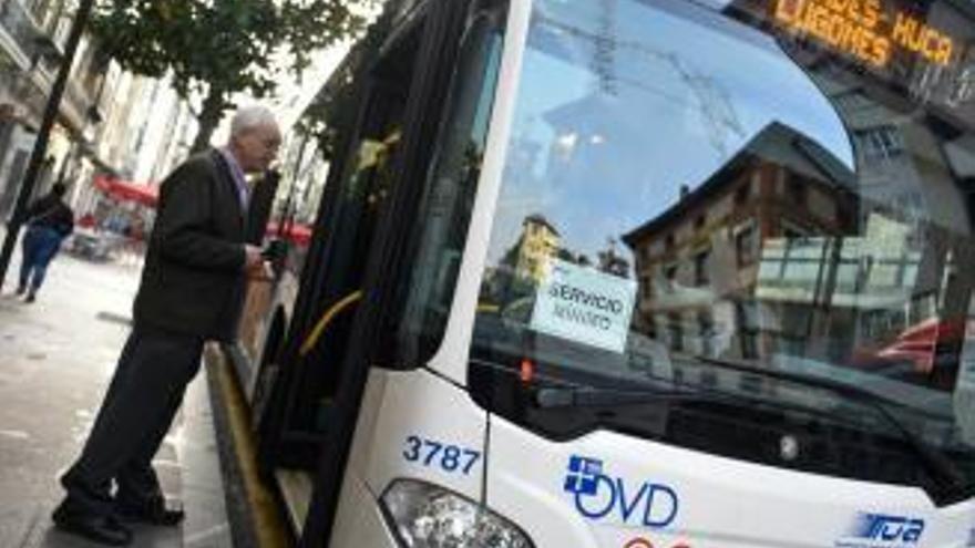 Somos quiere rebajar el precio de las plazas de aparcamiento a los abonados al bus urbano