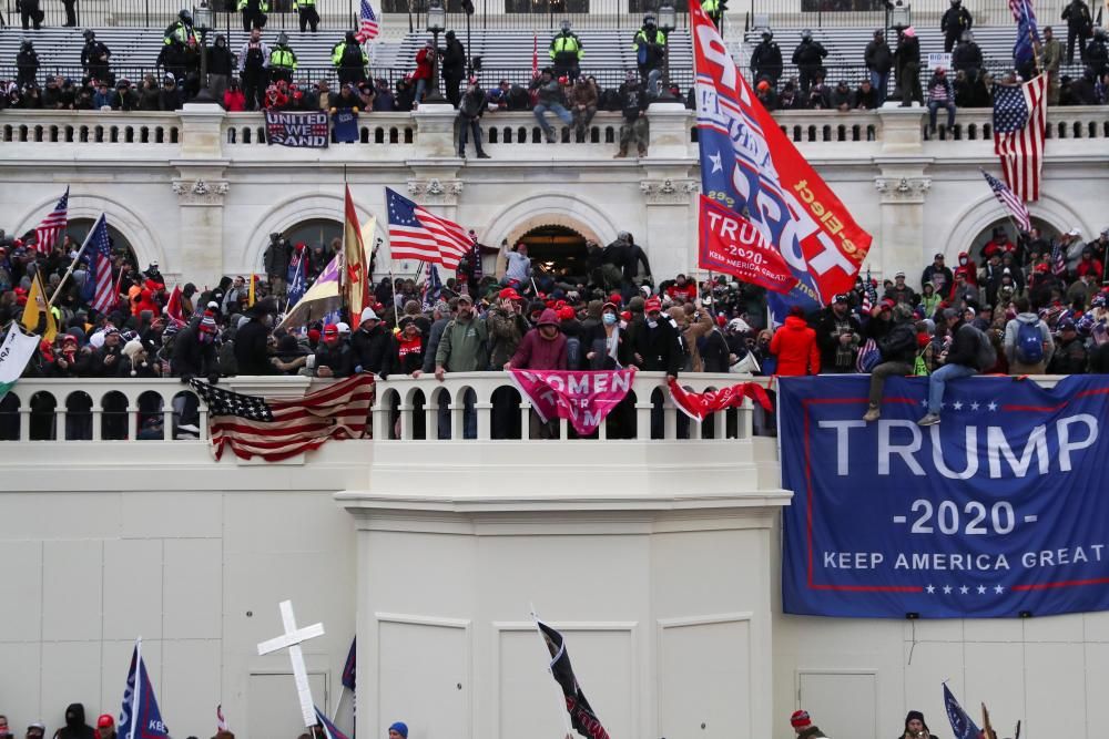 Los seguidores de Trump asaltan el Capitolio