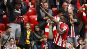 BILBAO, 20/05/2023.- El delantero hispano-ghanés del Athletic Iñaki Williams celebra tras marcar el 1-0 durante el partido de LaLiga Santander de la jornada 35 entre el Athletic Club de Bilbao y el RC Celta de Vigo celebrado este sábado en el estadio de San Mamés, en Bilbao. EFE/ Luis Tejido