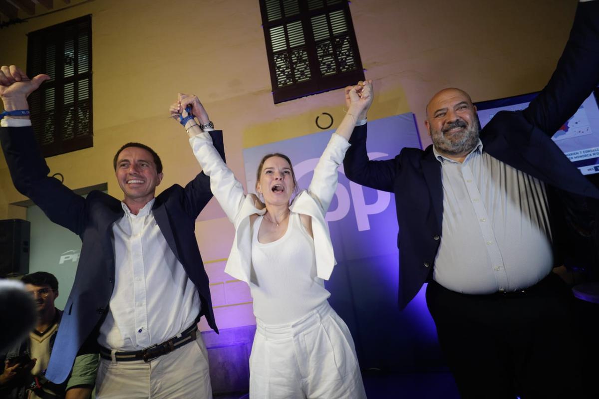 Marga Prohens celebra la victoria electoral con Llorenç Galmés y Jaime Martínez