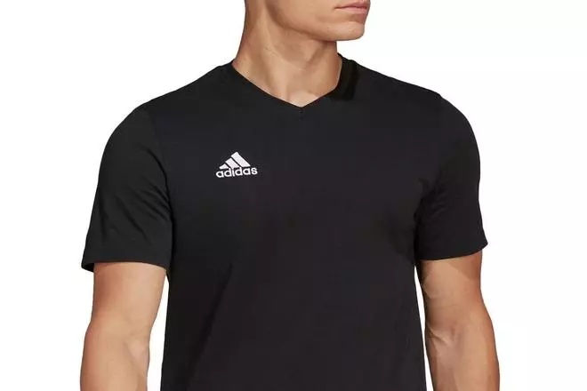 Adidas tiene la camiseta que combina con todo y por menos de 15 euros