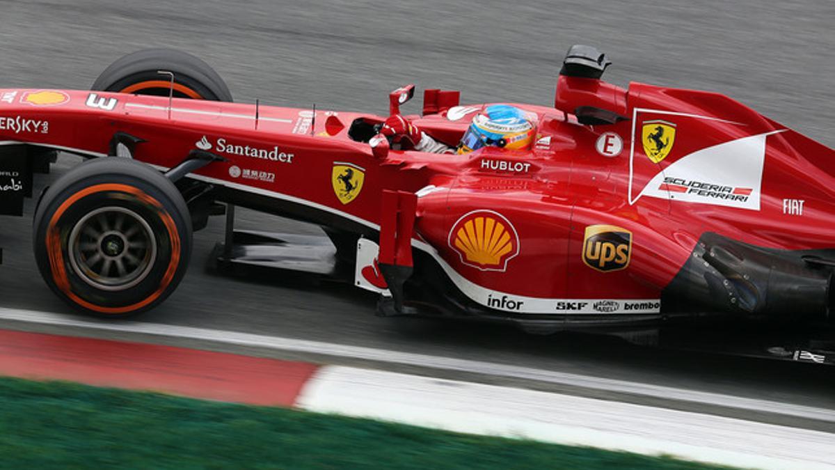 Fernando Alonso durante los entrenamientos del GP de Malasia, este sábado.