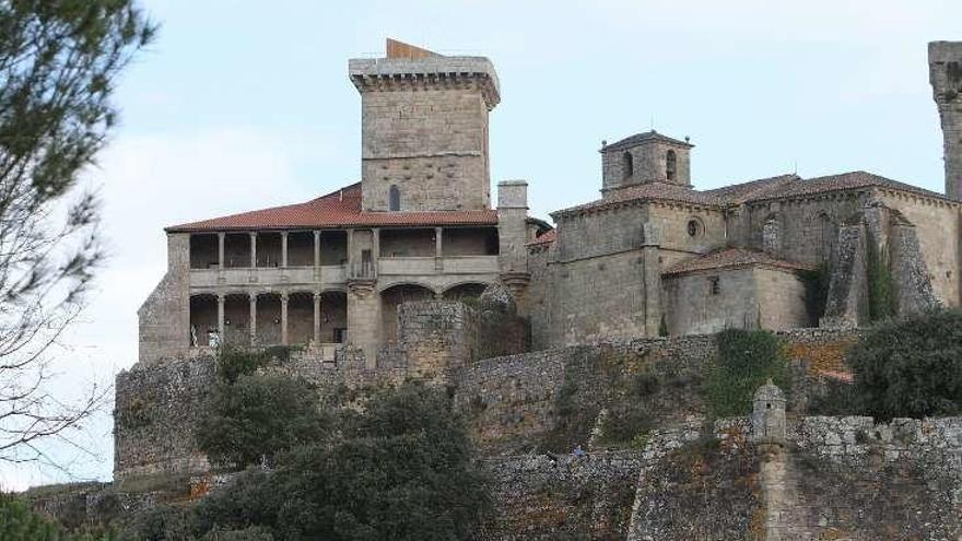 Castillo de Monterrei.  // J. Regal