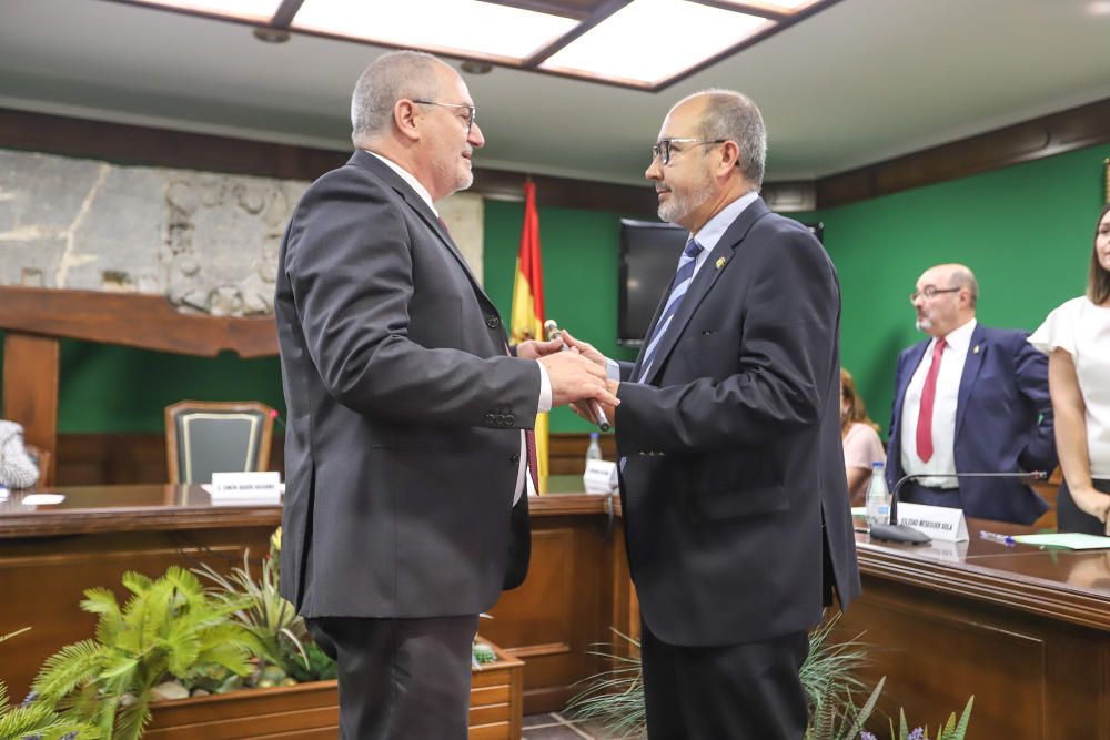 Miguel López (PSOE) asume la vara de mando dos años y Rosa García (Ciudadanos) otros dos