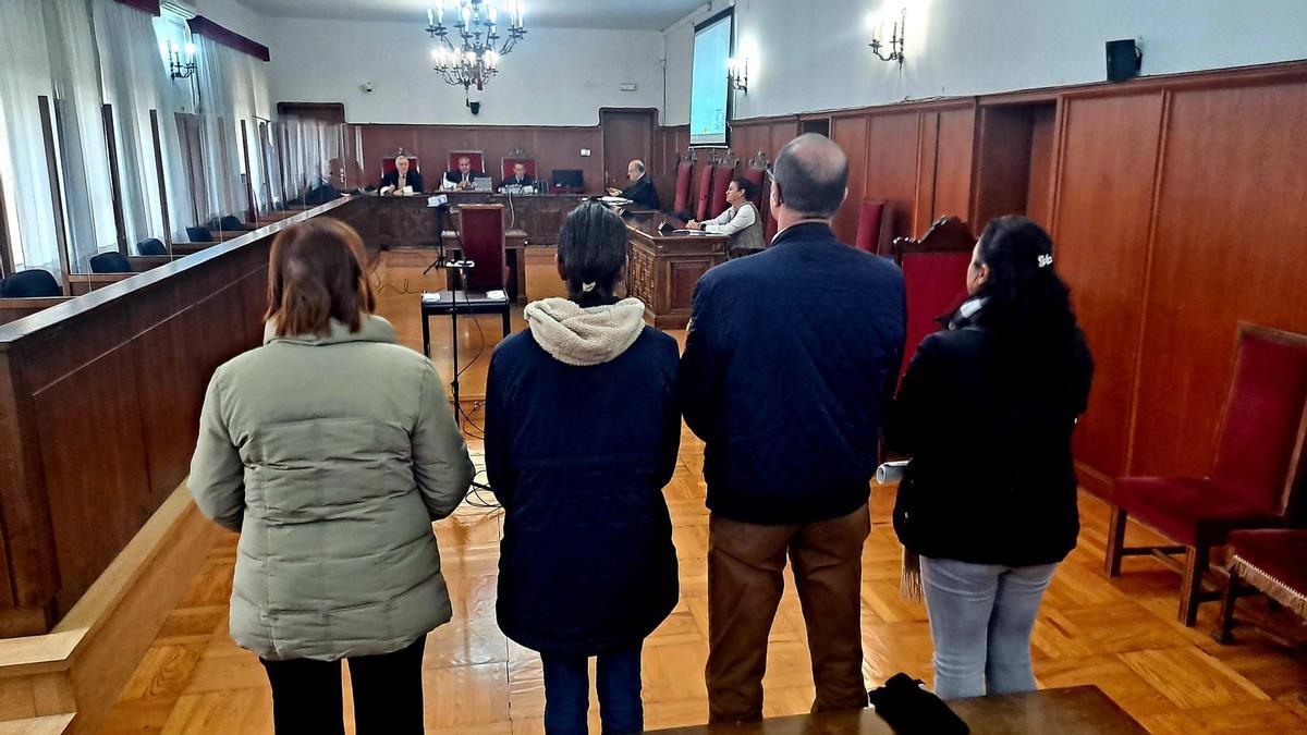 Los procesados durante el juicio en la Audiencia Provincial de Badajoz.