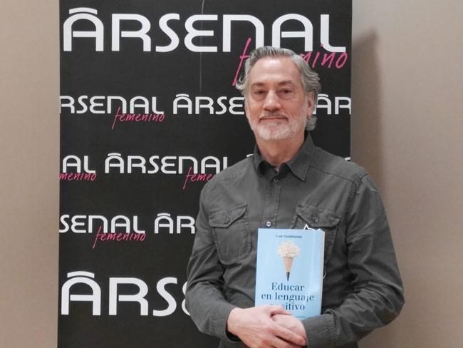 Luis Castellanos, con su libro