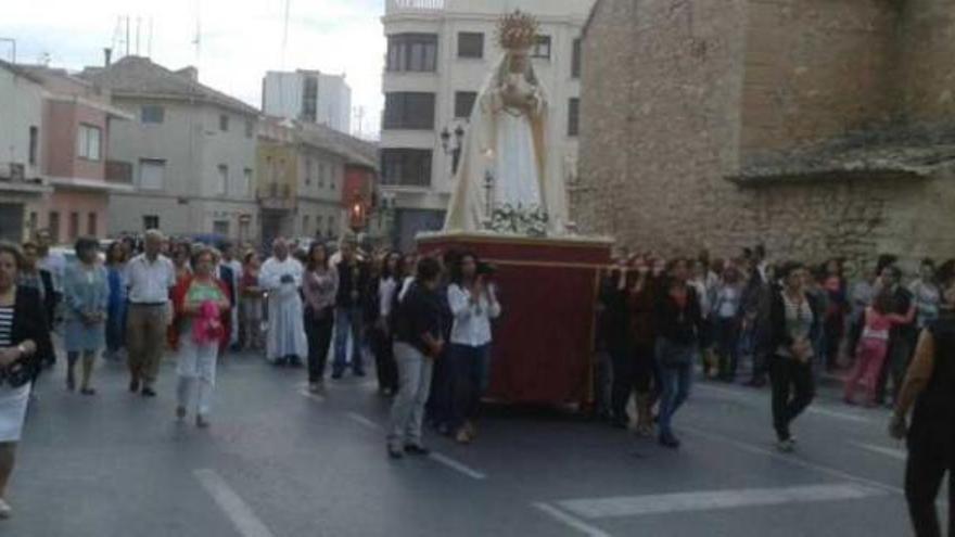 El Rosario de la Aurora con la Esperanza de Monóvar