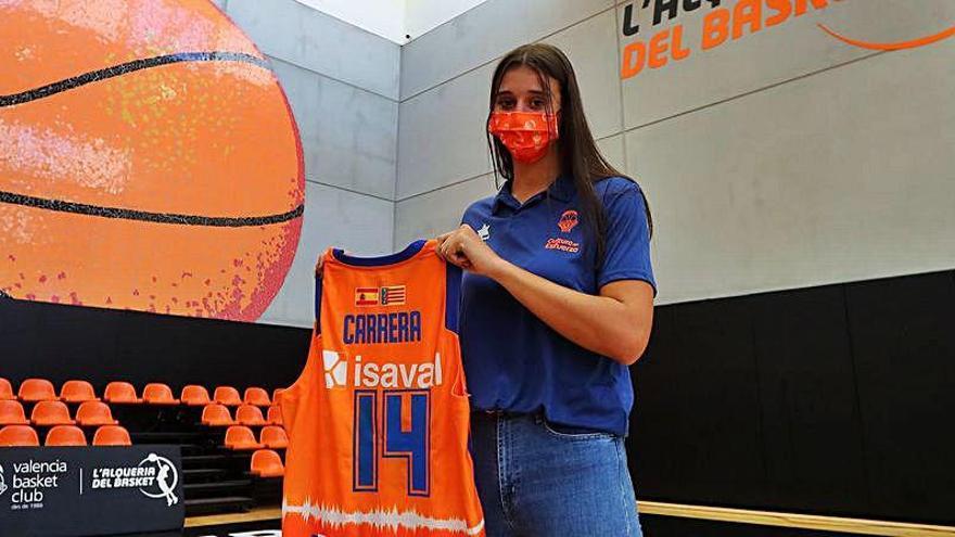 Raquel Carrera, en su presentación con el Valencia Basket