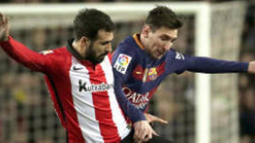 Messi y Balenziaga, en un partido anterior.