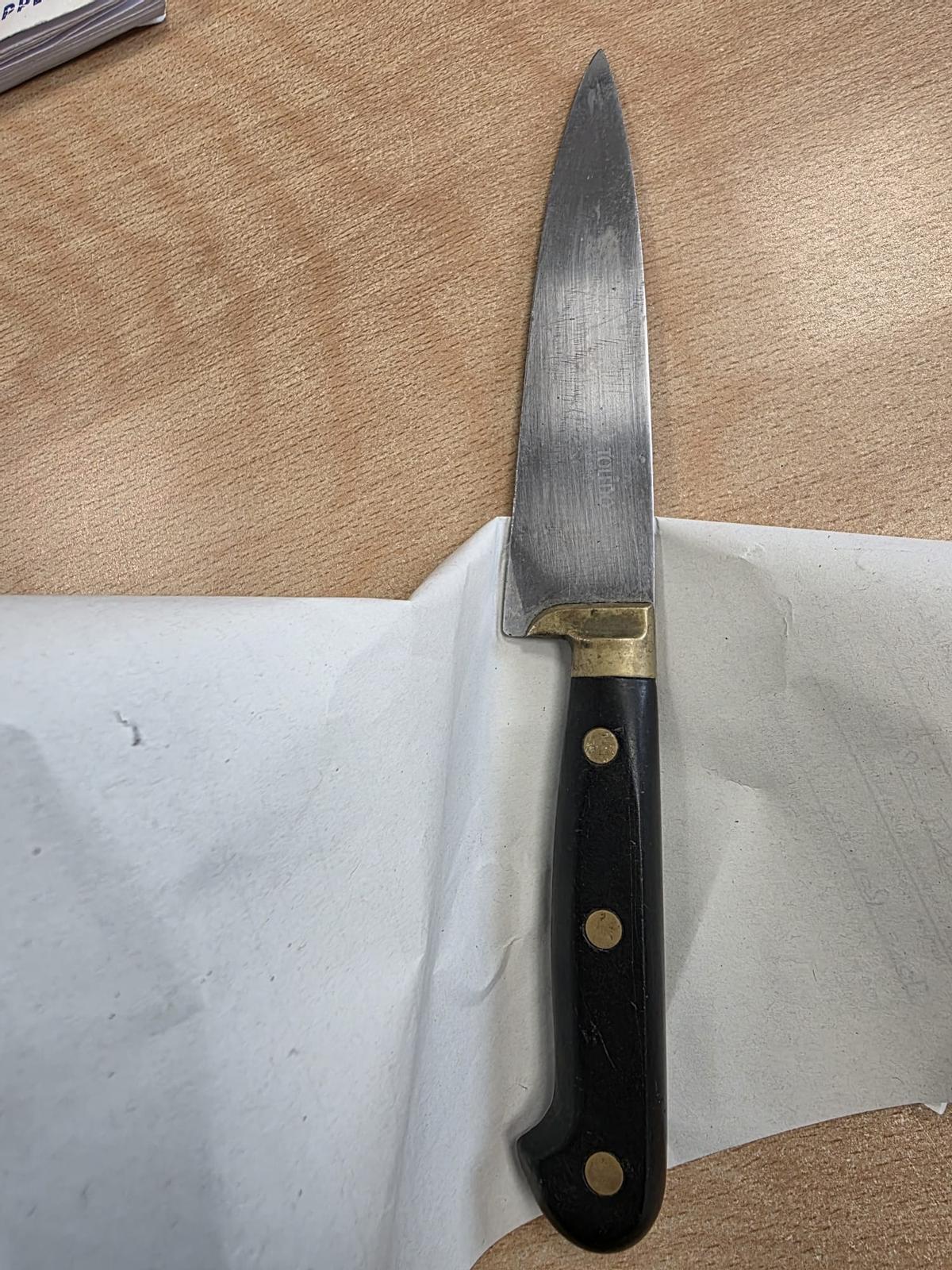 El cuchillo que portaba el detenido.