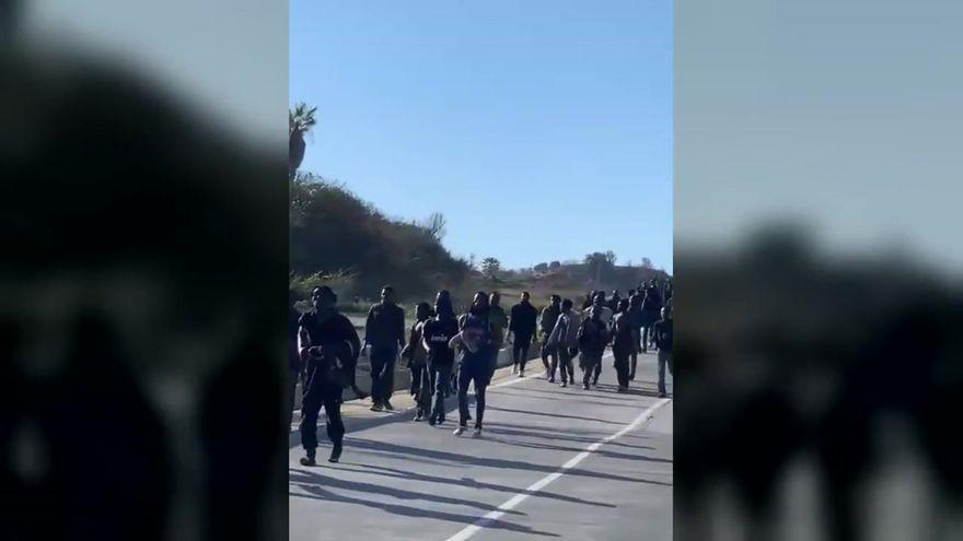 Dos mil inmigrantes intentan saltar la valla de Melilla