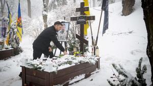 Zelenski esquiva la corrupció i encara les imposicions de Trump