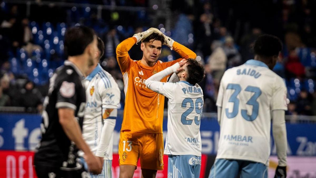 Adrián Rodríguez se lamenta junto a Pau Sans en la eliminación ante el Burgos de la semana pasada.