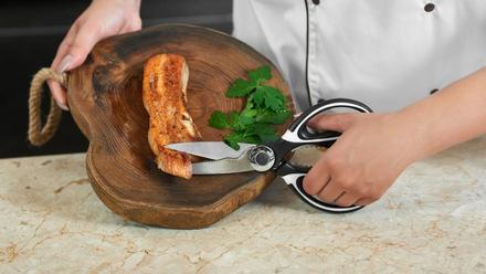Para unos cortes precisos: la tijera de cocina digna de los mejores chefs a precio bajo