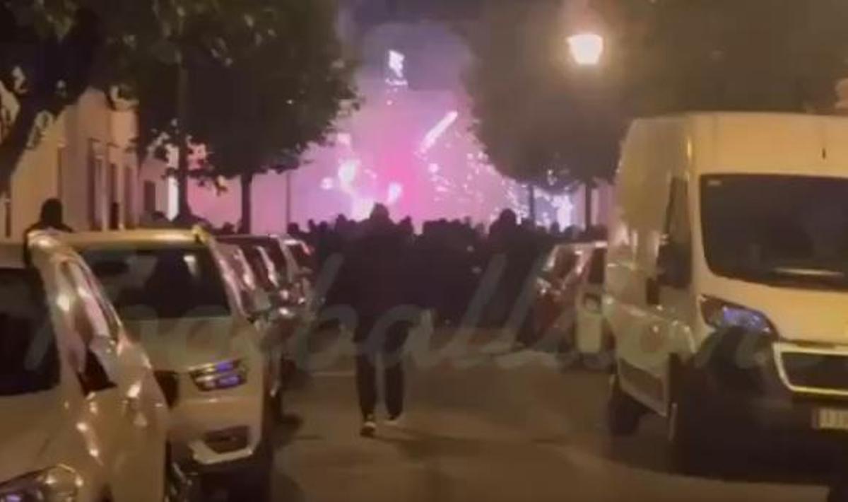 Altercados en las inmediaciones del estadio Sánchez Pizjuán entre radicales del Sevilla y del Betis previo al derbi