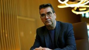 El escritor Mick Herron, autor de Las horas secretas.