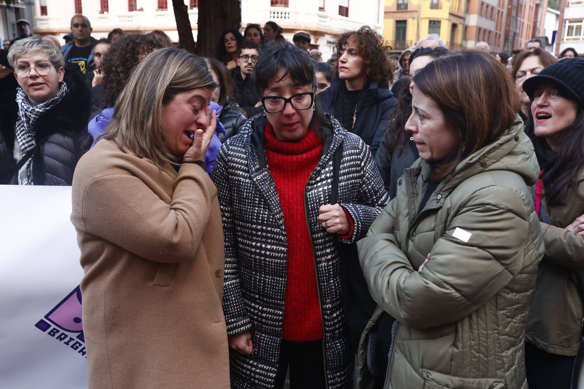Multitudinaria manifestación en Langreo de repulsa por la muerte de Karilenia