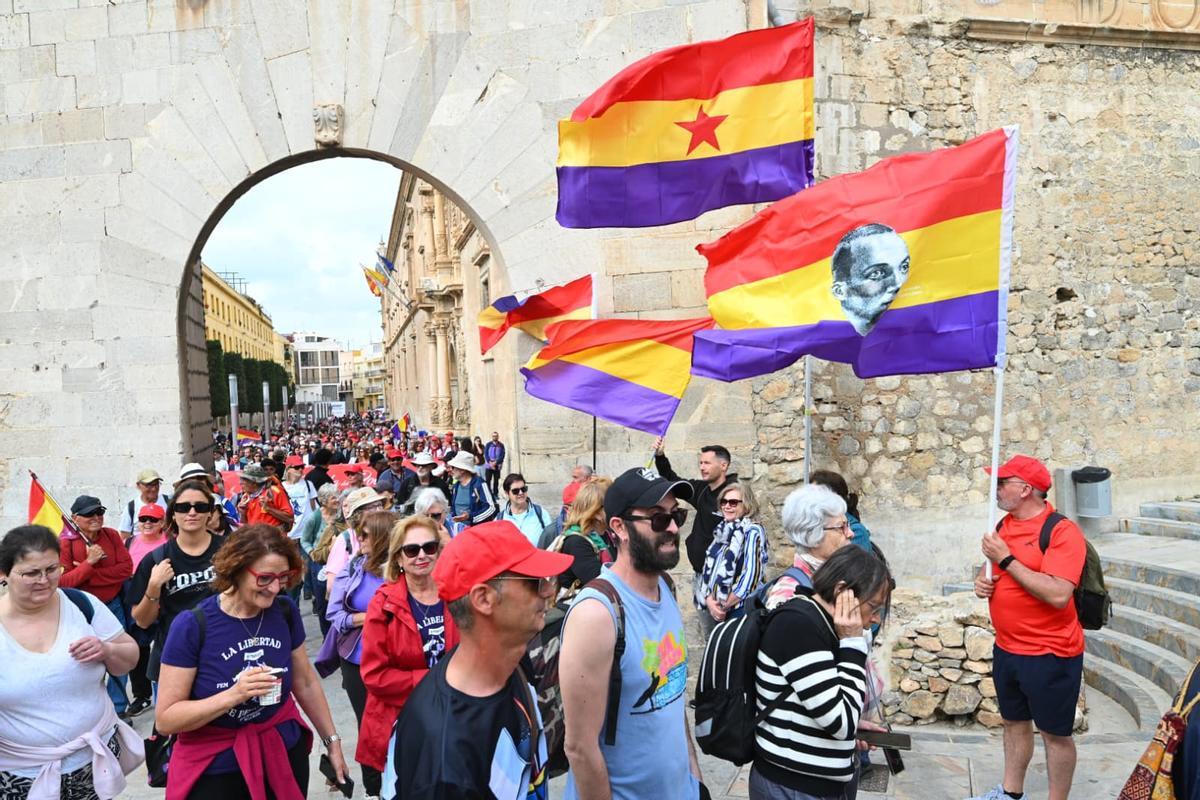 La Senda del Poeta Miguel Hernández arranca en Orihuela con cientos de participantes