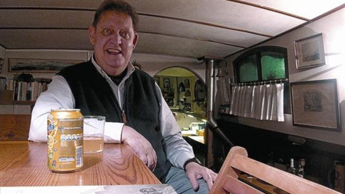 Agustí Fancelli, navegando en una 'peniche' por el canal de Midi, en el 2011.