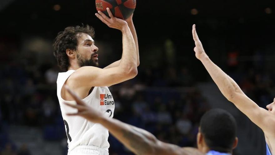 Un momento del choque entre el Anadolu Efes y el Real Madrid.