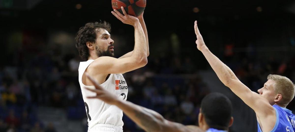 Un momento del choque entre el Anadolu Efes y el Real Madrid.