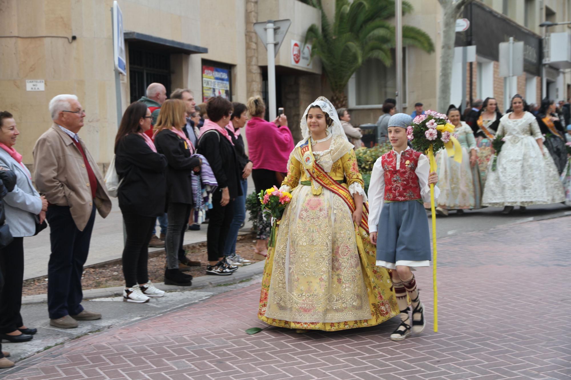 Emotiva y participativa ofrenda en las Fallas de la Vall