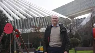 José Antonio Alonso Arias, de 64 años, el fino interior derecha que jugó cuatro temporadas en el primer equipo del Real Oviedo: "El Tartiere era un barrizal"