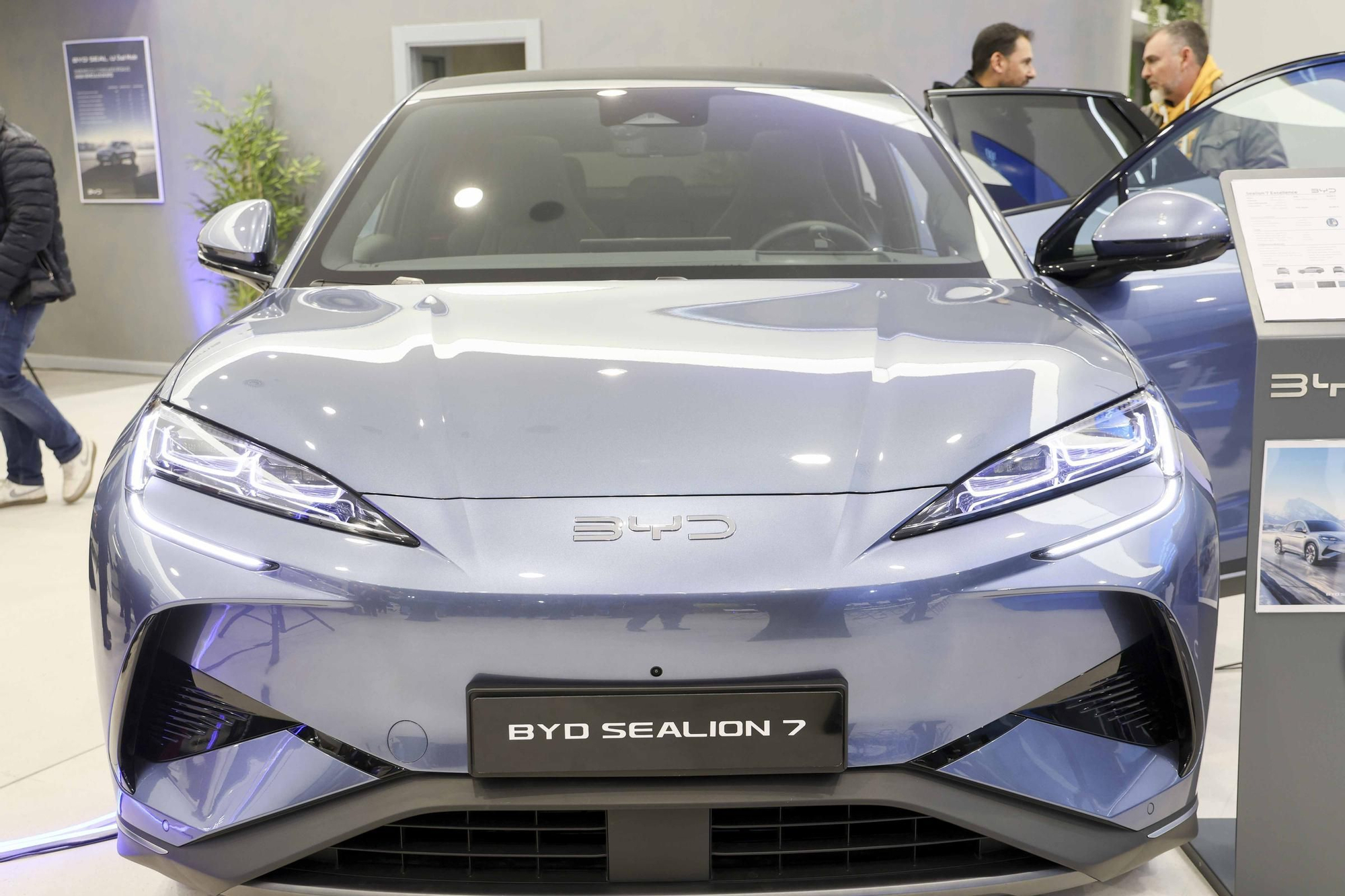 QUADIS Dream inaugura el primer centro BYD en Alicante.