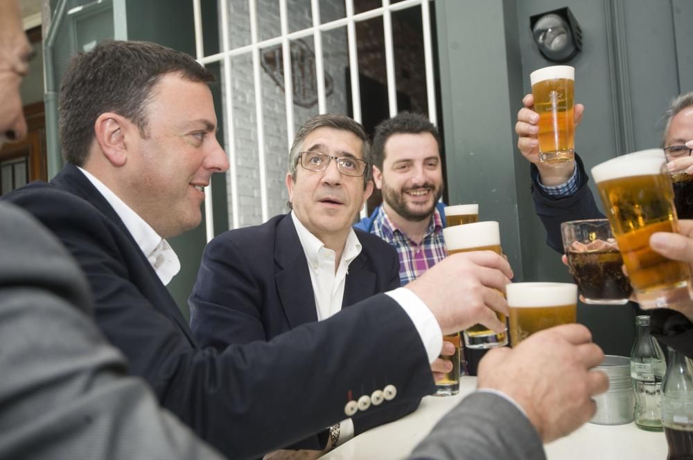 Patxi López hace campaña en A Coruña