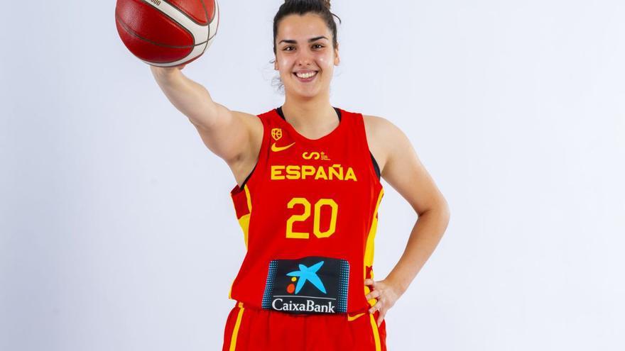 Paula Ginzo, con la camiseta de la selección española.  | FEB