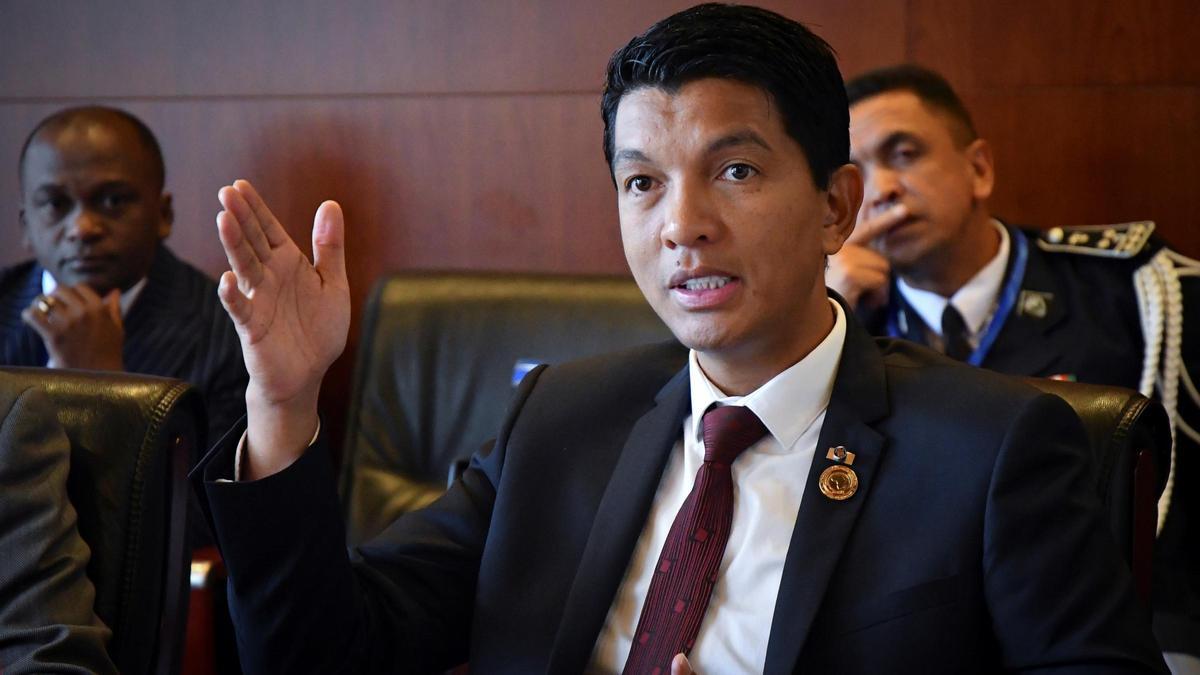 La Asamblea Nacional de Madagascar vota a favor de destituir al huido presidente Rajoelina