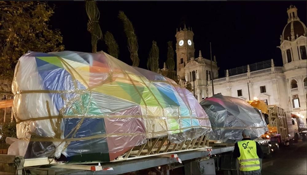 Empiezan a llegar las góndolas con la falla municipal