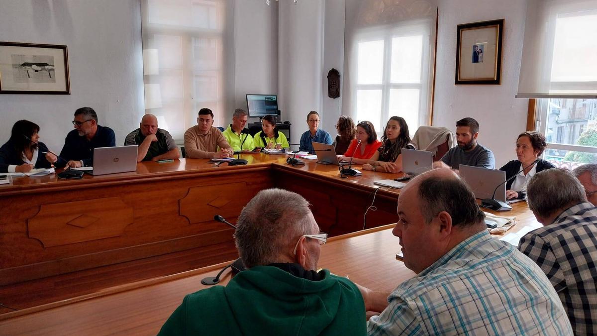 La mesa de negociación con los sindicatos por el nuevo convenio colectivo del Concello.