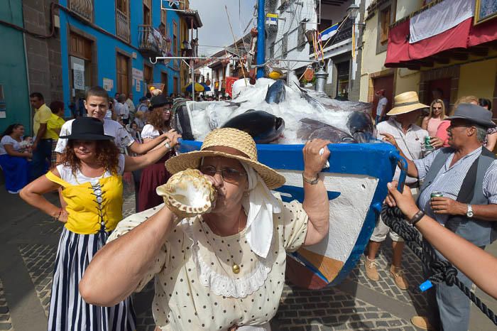 Carretas y grupos en la romería del Pino