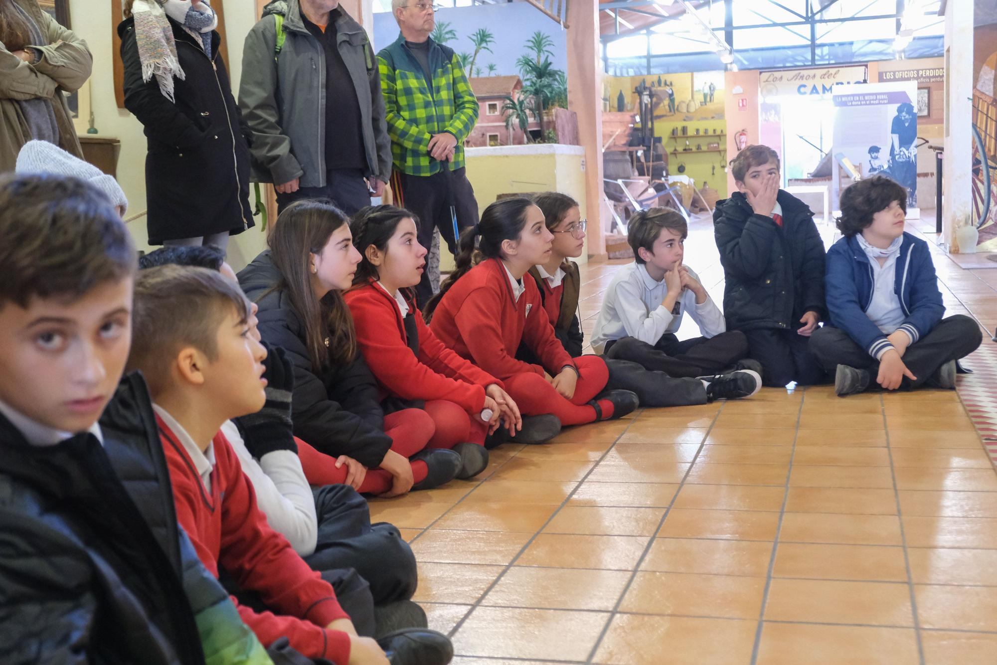 "Un taller de noticias", la nueva exposición del Museo Escolar de Puçol que recrea la antigua imprenta y redacción del Diario Información.