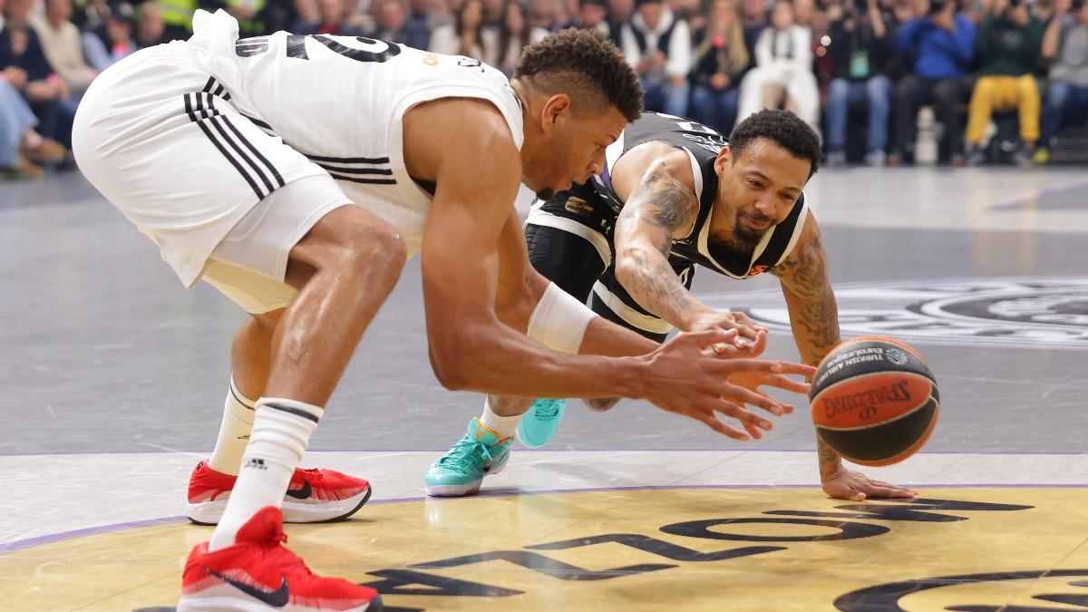 Carlik Jones, ante Edy Tavares