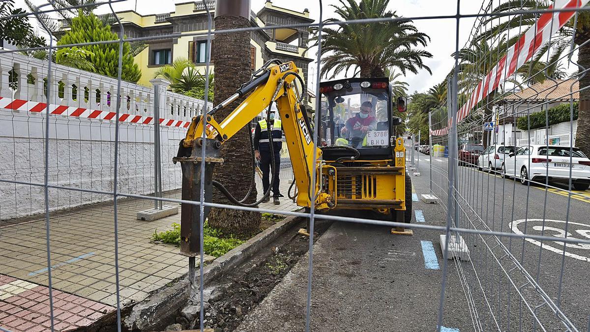 Obras recientes de la metroguagua en el Paseo de Madrid. | | ANDRÉS CRUZ