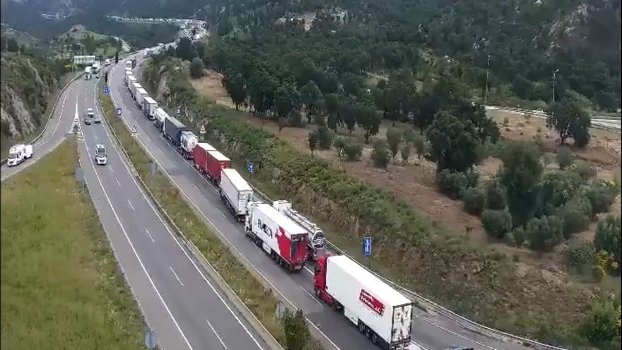 Unes obres a la frontera causen cues quilomètriques a l&#039;AP-7