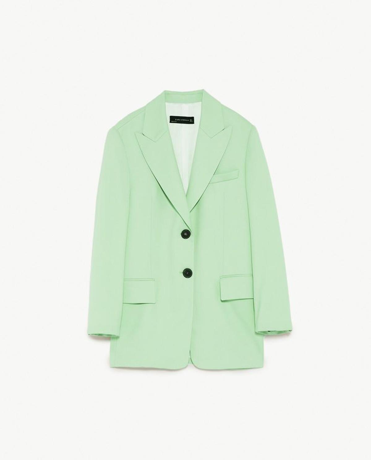 Trajes de Zara en colores pastel: chaqueta verde agua