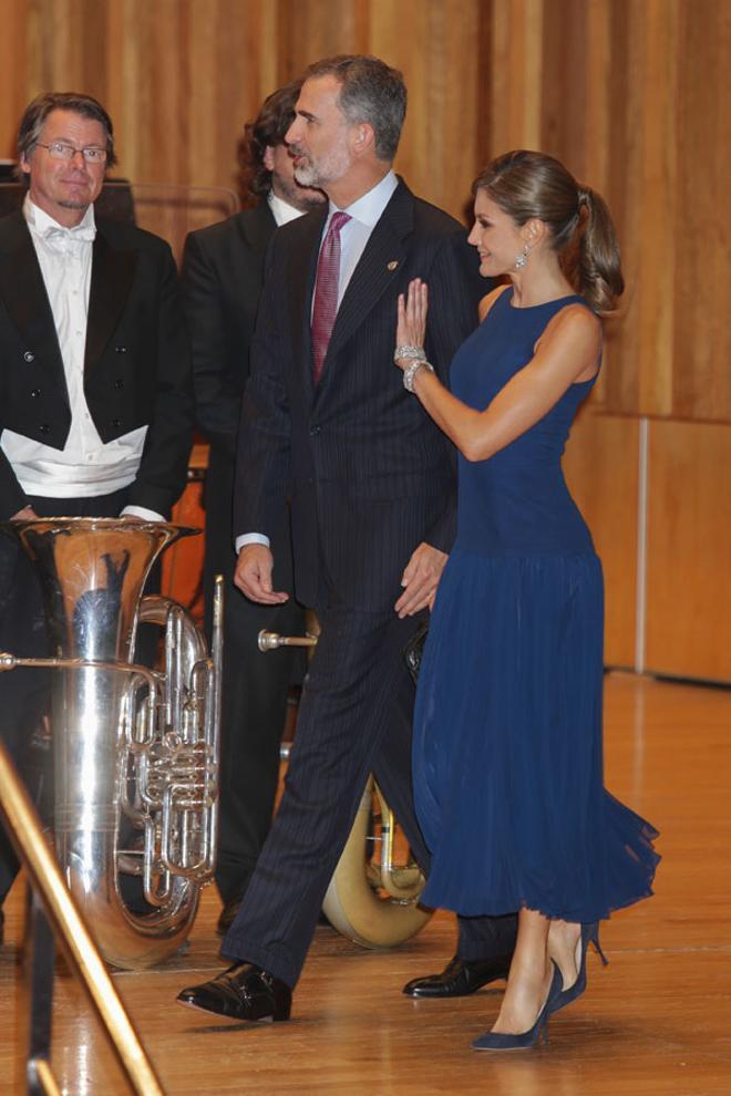 Letizia Ortiz y Felipe VI en el concierto previo a los Premios Princesa de Asturias