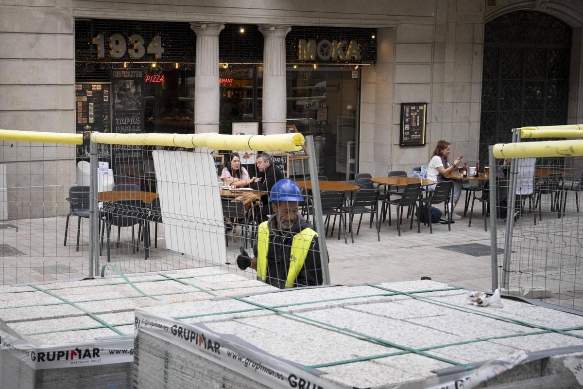 Barcelona 22/05/2025 Obras de la Rambla En la foto, obras en el lado Gòtic a la altura de carrer Canuda Fotografía de Ferran Nadeu