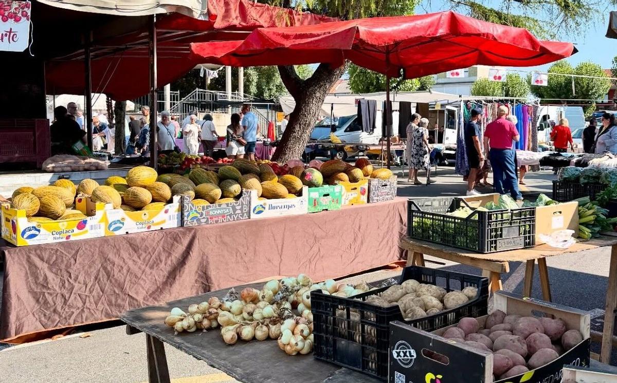 La feria de Paiosaco, en A Laracha, un domingo por la mañana.