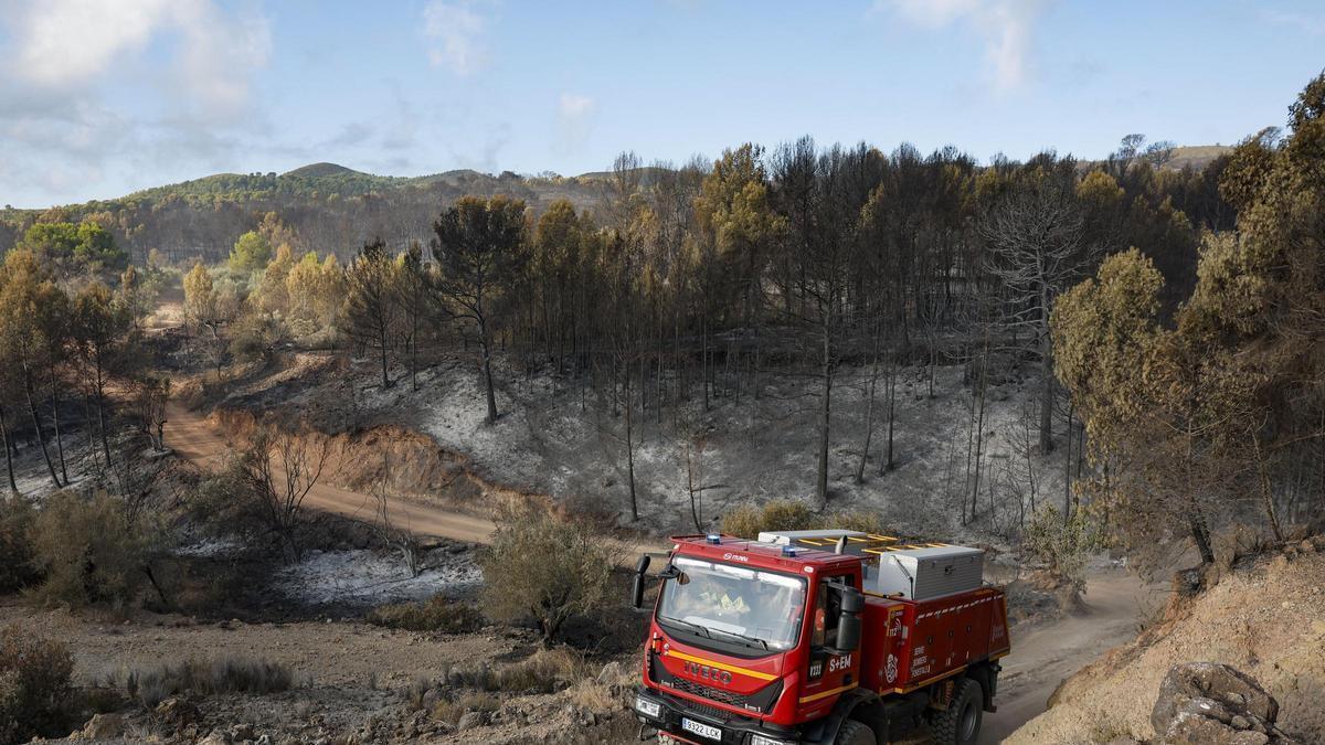 UME INCENDIO SEGORBE | Efectivos de la UME abandonan Segorbe (Castellón) tras dar por estabilizado el incendio forestal