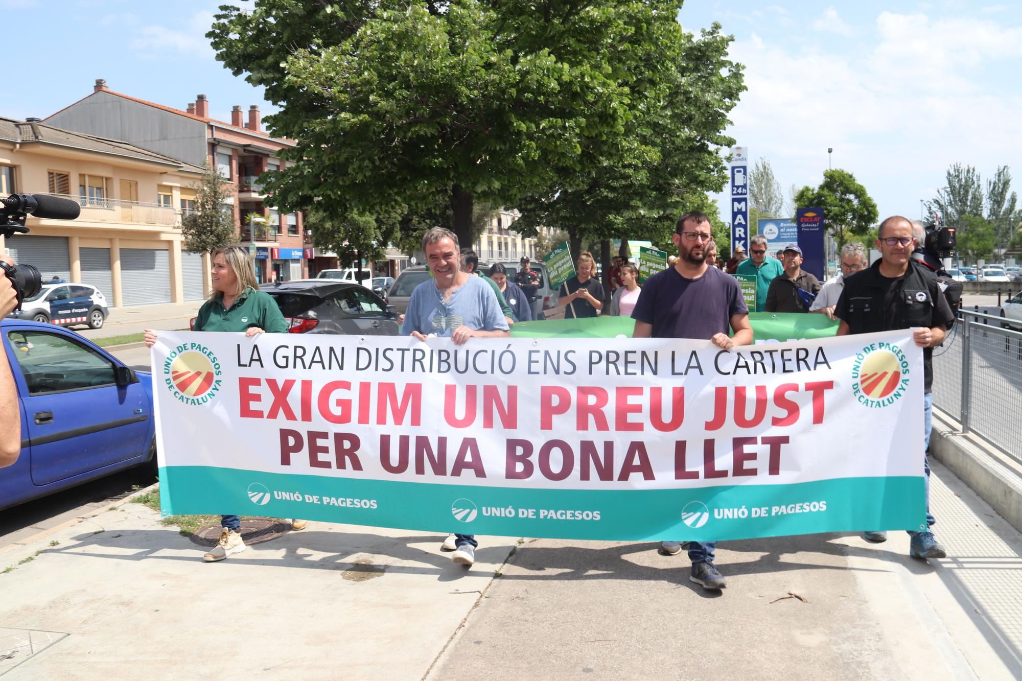 Protesta a Banyoles pel preu de la llet