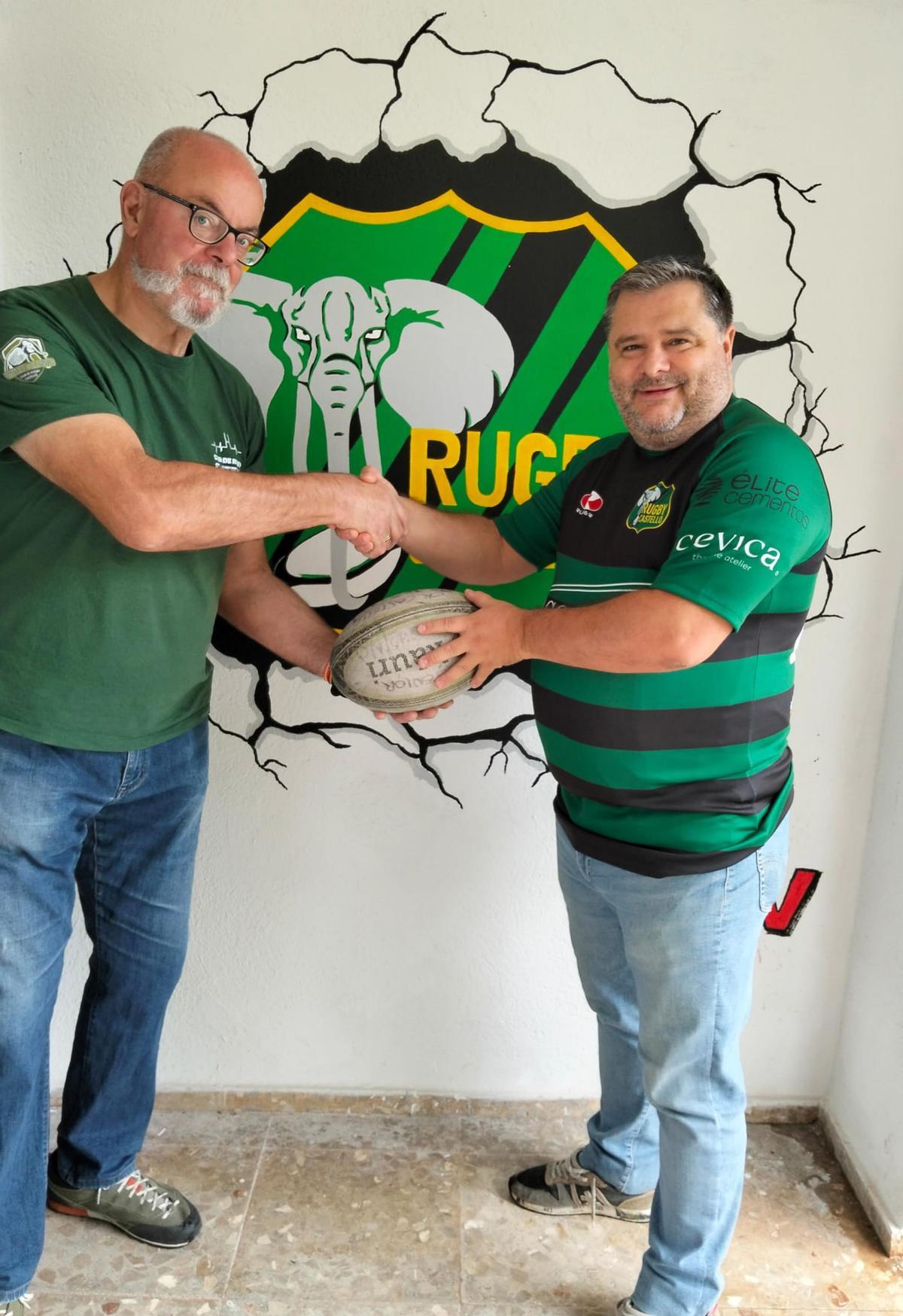 La foto que sella el acuerdo entre Élite Cementos y el Club de Rugby Castelló.