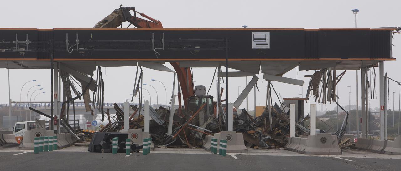 Imagen de archivo de uno de los peajes desmantelados en la autopista AP-7