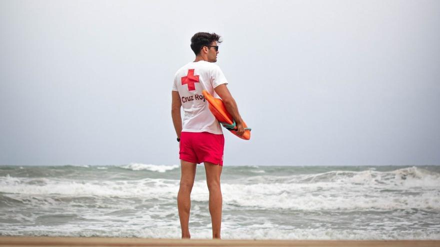 Alarma en una playa de Tarragona por la presencia de tiburones